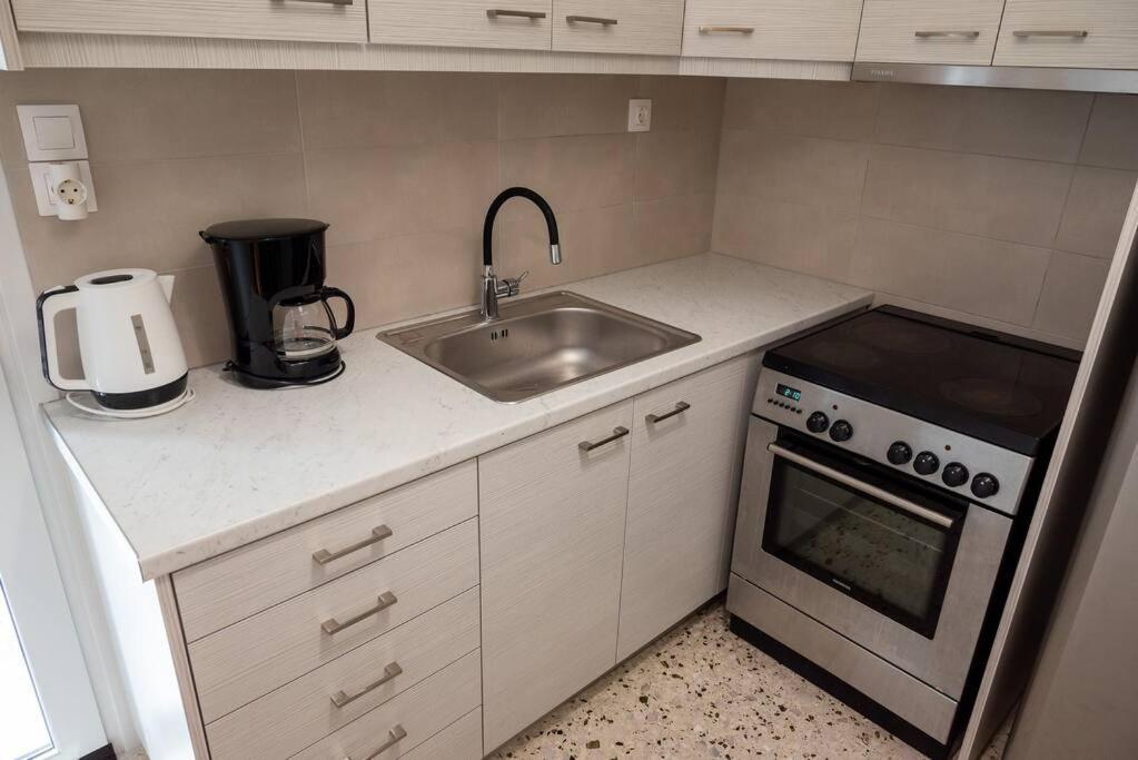 The Athenian Hideaway 2- Bedroom Apartment In Thiseio 외부 사진